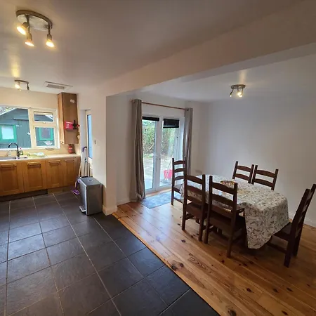 Eagle Valley , Wilton 4br Extended Near Cuh & Ucc *