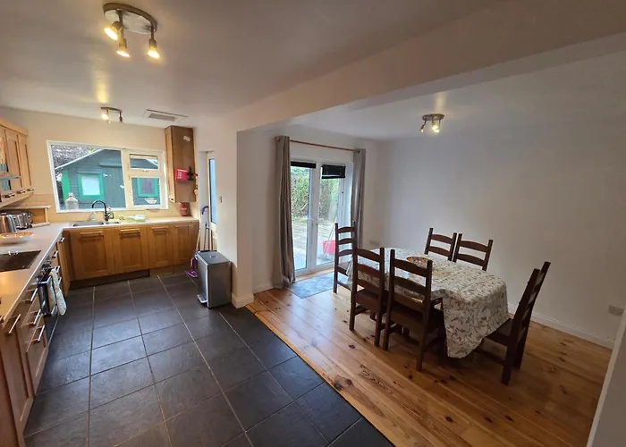 Eagle Valley , Wilton 4br Extended Near Cuh & Ucc *