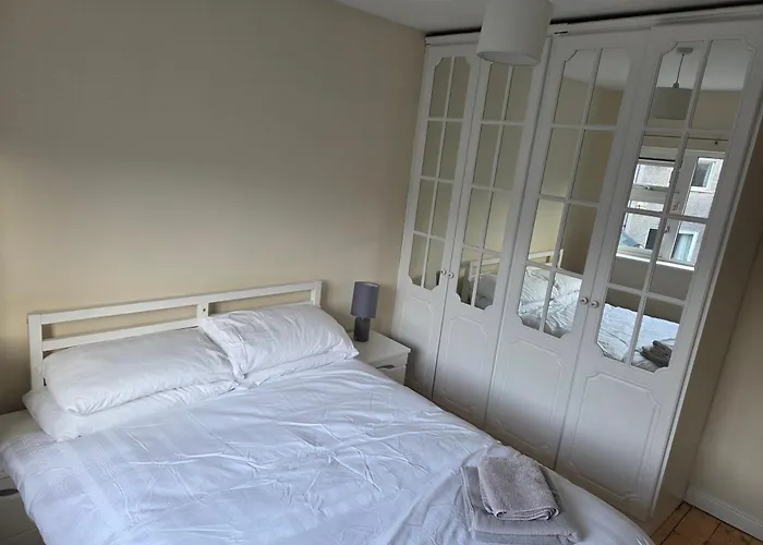 Eagle Valley , Wilton 4br Extended Near Cuh & Ucc *